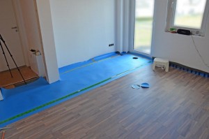 Ecken von Fallrohr und Französischer Balkontür