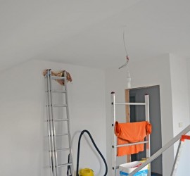 Bücherzimmer mit Rollputz angelegt