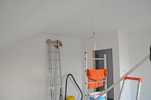 Bücherzimmer mit Rollputz angelegt