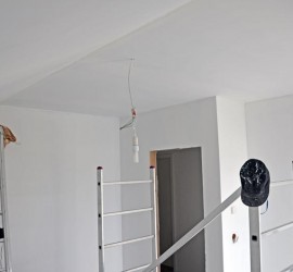 Bücherzimmer mit Sperrgrund