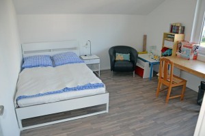Das fertige Gästezimmer von der Tür aus gesehen
