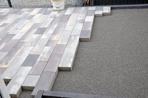 Einfahrt bis zur Haustür gepflastert