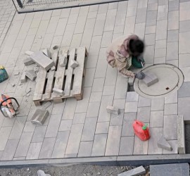 Steinzuschnitt für Kanaldeckel, eine runde Sache