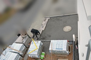 Einfahrt mit ersten gepflasterten Reihen