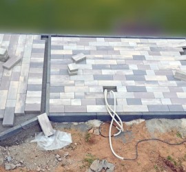 Gartenhüttenplatz erhält die zugesägten Randsteine
