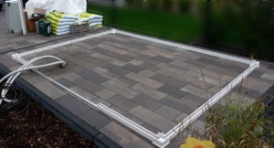 Der untere Rahmen auf dem Fundament