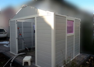 Der vordere Giebel sitzt