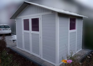 Die Tür sitzt - auch hier mit hübschen pinken Scheiben