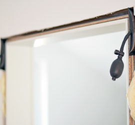 Tür setzen mit Luftkissen im Bücherzimmer