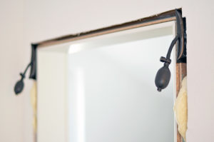 Tür setzen mit Luftkissen im Bücherzimmer