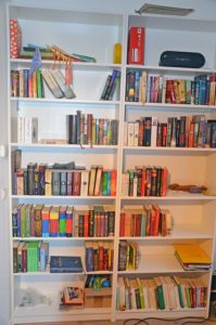 Billy Bücherregal eingeräumt