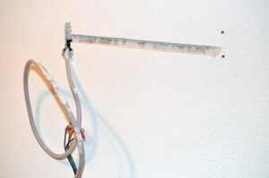 Lampen-Kabelkanal im Bad