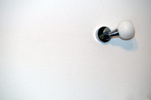 Lampen-Kabelkanal gestrichen mit Doxy-Lampe